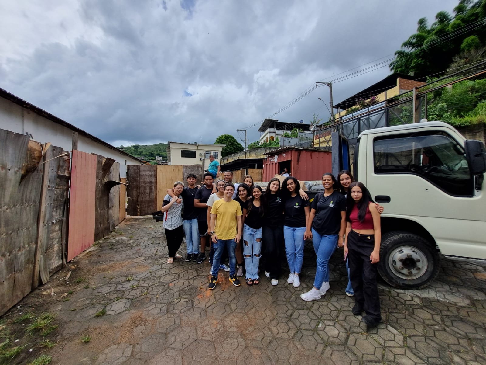 Estudantes do IF Sudeste em parceria com a Associação de Catadores realizam coleta de papéis para reciclagem